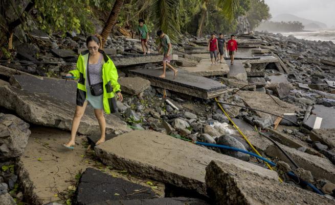 Бурята на ужаса: Тайфунът „Фунуон“ помете Филипините - деца сред загиналите, милиони без дом и ток