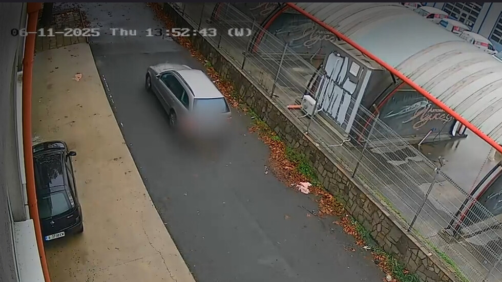 Кола прегази жена в Бургас, влачи я метри