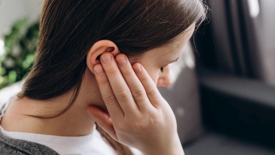 <p>Дясното ухо &bdquo;гори&ldquo; - хвалят ви, дясното - критикуват ви</p>