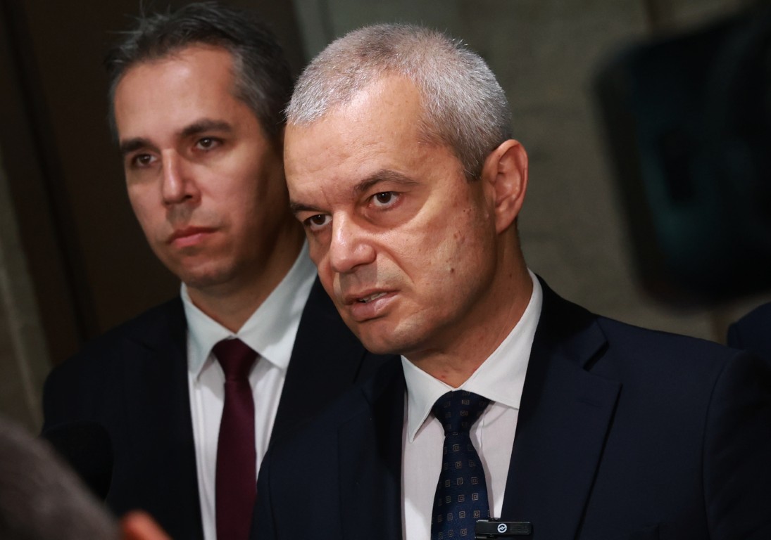 „Възраждане“ праща делегация в Русия за „Лукойл“