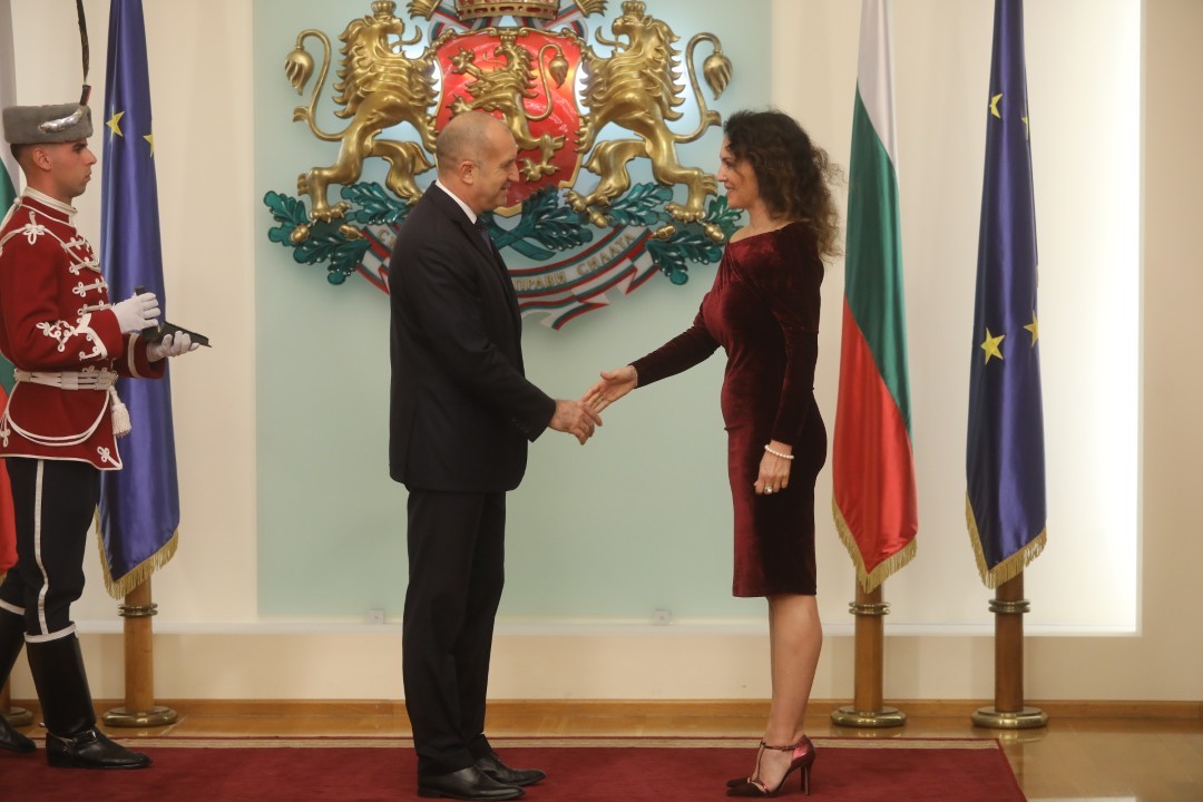 <p>Държавният глава удостои с Почетния знак изявени български спортисти и спортни деятели за изключителните им заслуги към българския и световния спорт. Отличени бяха Стоян Димитров, Любомир Ганев, Серафим Бързаков и Мария Петрова. Наградата бе връчена по повод кръгли годишнини и значимия им принос към развитието на Олимпийското движение и младите таланти.</p>