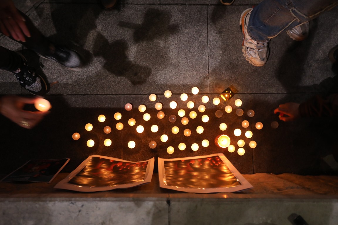 <p>Под надслов &bdquo;Справедливост за Мая&ldquo; граждани се събраха пред Военномедицинска академия (ВМА) на протест срещу жестокостта към животните. Събралите се протестиращи преминаха с шествие до НДК, където протестът приключи.</p>