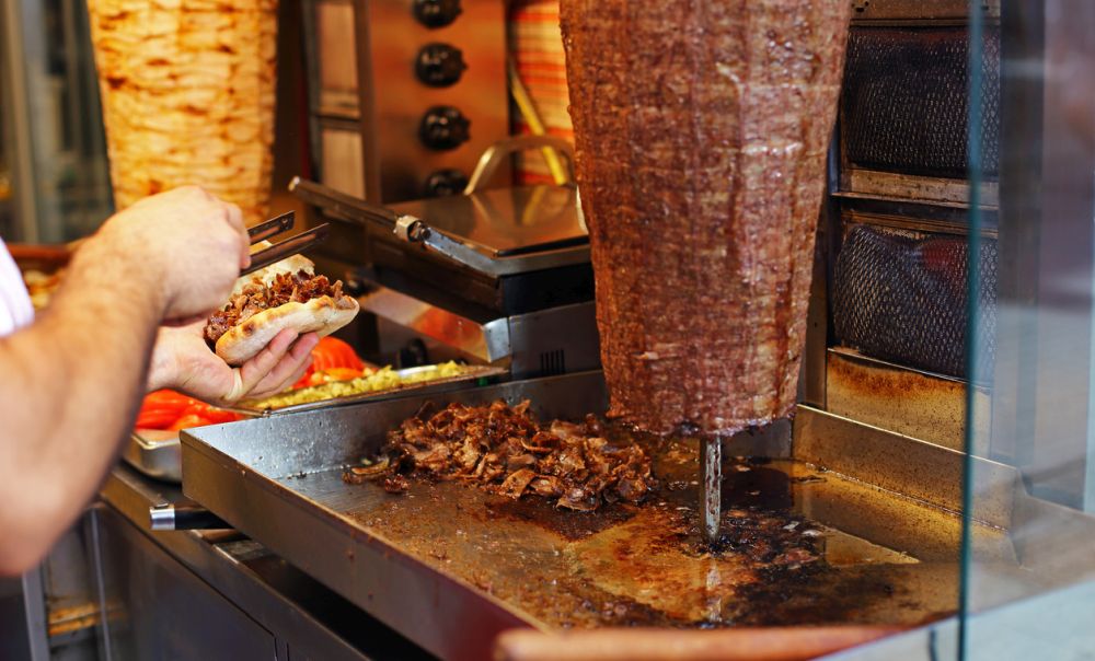 Над 150 души се натровиха с дюнери в Турция