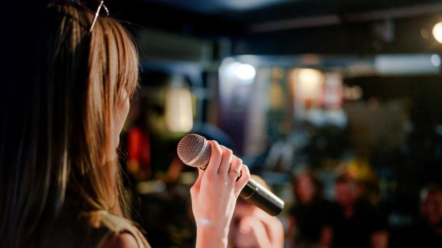 „Не помня нищо“: K-pop звезда припадна на сцената (ВИДЕО)