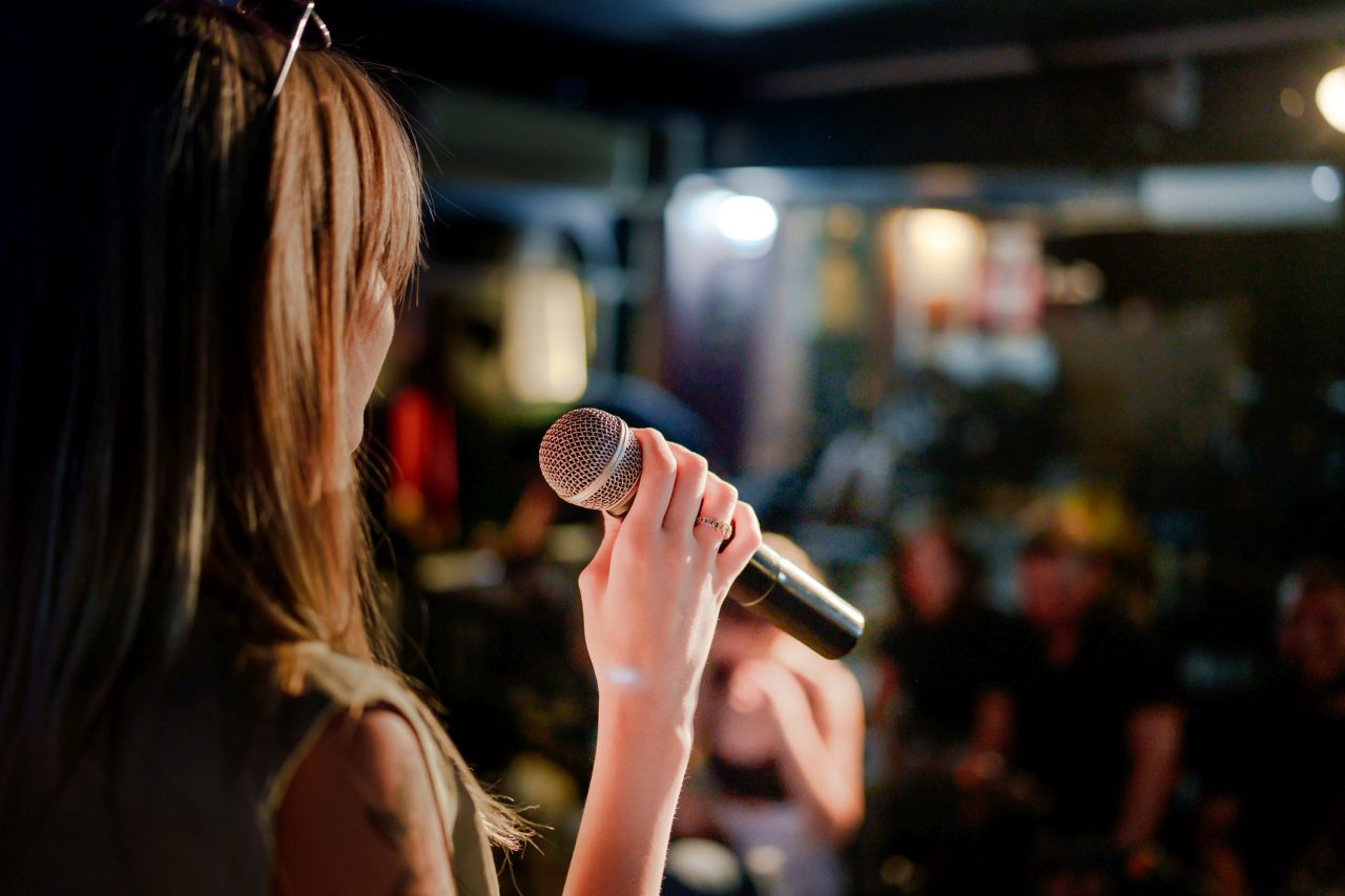 „Не помня нищо“: K-pop звезда припадна на сцената (ВИДЕО)