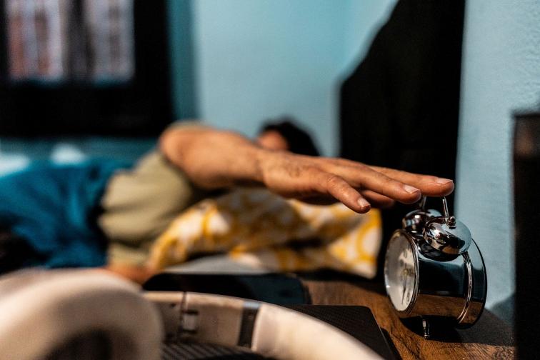 будилник аларма събуждане сутрин