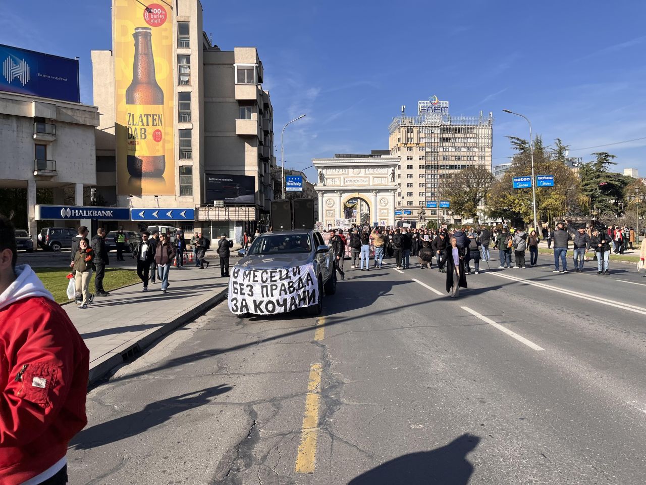 <p>В македонската столица Скопие тръгна &bdquo;Маршът за ангелите&ldquo; &ndash; протестно шествие в памет на 63-мата младежи, загинали при пожара в дискотека &bdquo;Пулс&ldquo; в Кочани на 16-ти март тази година.</p>