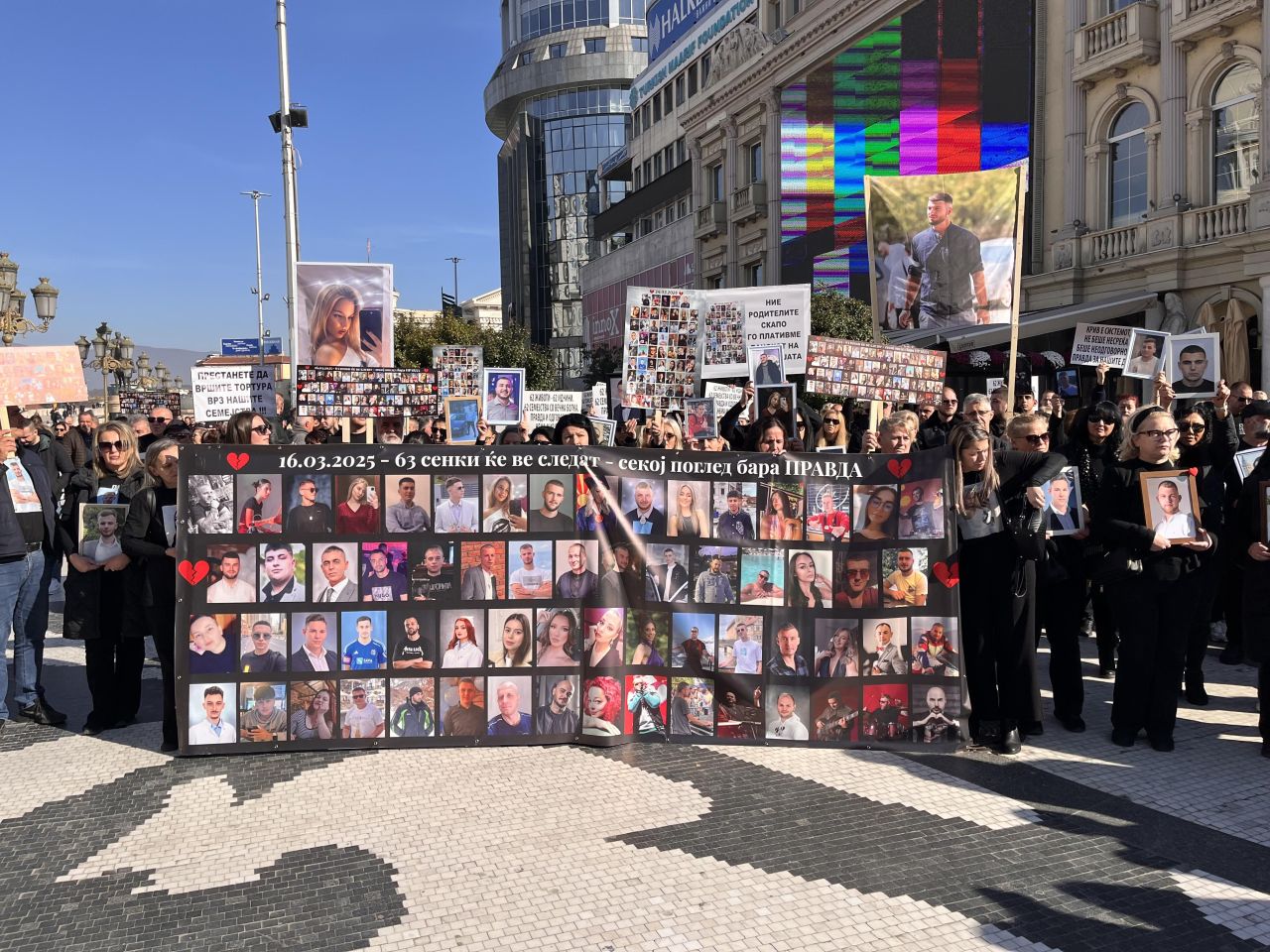 <p>В македонската столица Скопие тръгна &bdquo;Маршът за ангелите&ldquo; &ndash; протестно шествие в памет на 63-мата младежи, загинали при пожара в дискотека &bdquo;Пулс&ldquo; в Кочани на 16-ти март тази година.</p>