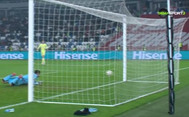 Алекс Баена нацели страничния стълб срещу Грузия