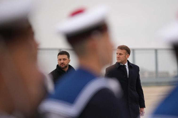 Зеленски пристигна в Париж