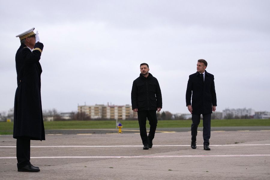 <p>Зеленски пристигна в Париж.</p>