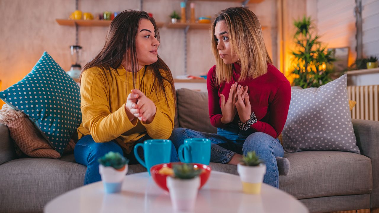 <p><strong>Отдръпване от връзка</strong></p>

<p>Понякога връзка може да се развали или да стане нездравословна. Ако започнете да усещате, че връзката тежи, отделете време да се замислите и се отдалечете, ако е необходимо. Това може да е трудно в романтични отношения, но още по-трудно в приятелства, защото &bdquo;раздялата&ldquo; не се очаква! Излизането от връзка спокойно и зряло понякога е най-доброто за всички.</p>