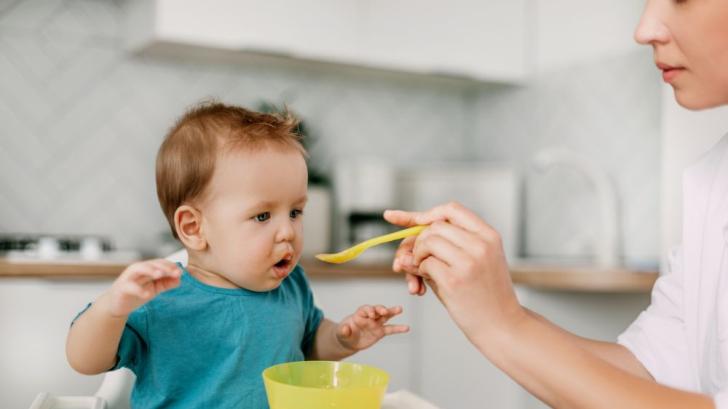 Изкуството на храненето: Пълноценна грижа за 7-месечното бебе