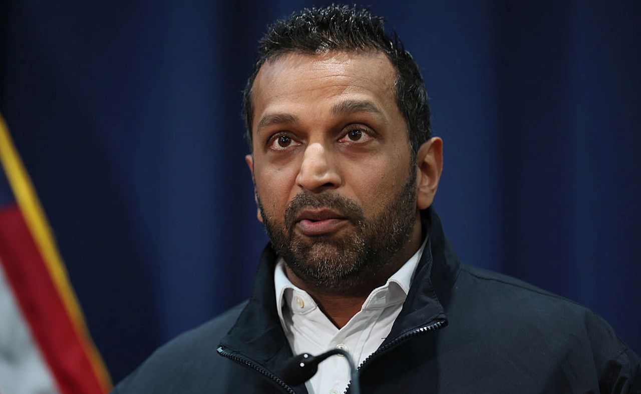 Скандал във ФБР: Директорът назначи елитен SWAT екип да охранява приятелката му