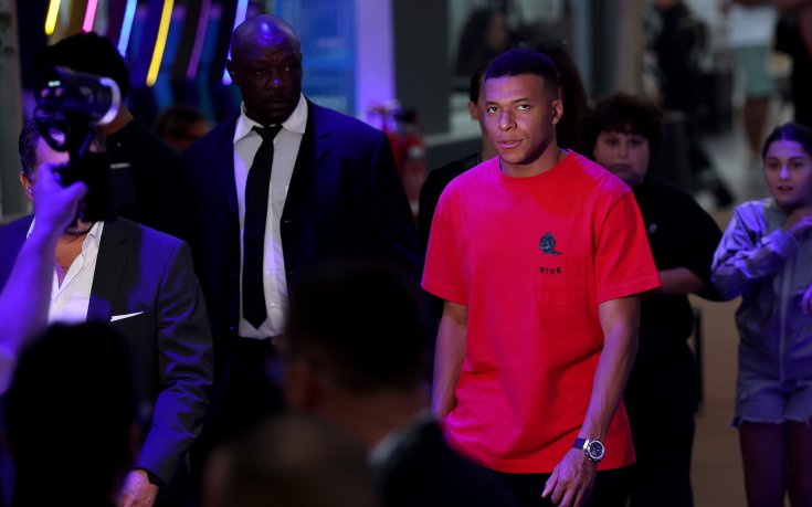 Задава се скандал: Мбапе отиде в Дубай вместо да се лекува в Мадрид