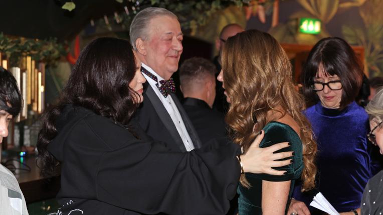 Кралско завръщане: Кейт и Уилям сияят на Royal Variety Performance 2025 (СНИМКИ)