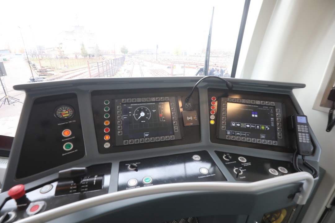 <p>Новите метровлакове на София бяха представени днес. Съставите ще заменят най-старите руски влакове, движещи се по линии 1, 2 и 4, и ще спомогнат за намаляване на интервала за движение по втора метролиния след пускането в експлоатация на новата метростанция &bdquo;Панчо Владигеров&ldquo;, разположена между станциите &bdquo;Сливница&ldquo; и &bdquo;Обеля&ldquo;.</p>