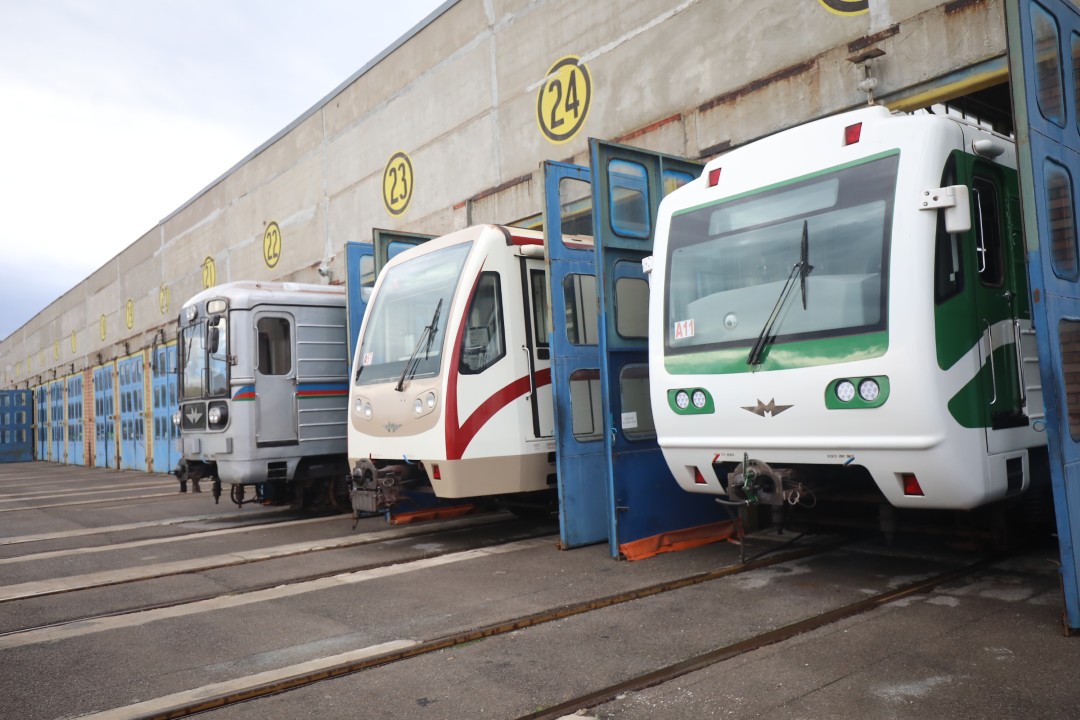 <p>Новите метровлакове на София бяха представени днес. Съставите ще заменят най-старите руски влакове, движещи се по линии 1, 2 и 4, и ще спомогнат за намаляване на интервала за движение по втора метролиния след пускането в експлоатация на новата метростанция &bdquo;Панчо Владигеров&ldquo;, разположена между станциите &bdquo;Сливница&ldquo; и &bdquo;Обеля&ldquo;.</p>