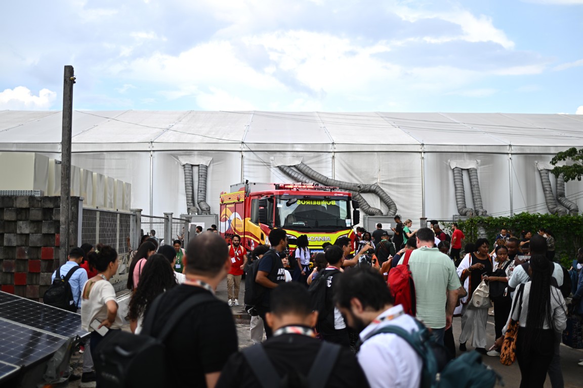 Пожар на конференцията на ООН в Бразилия, евакуация