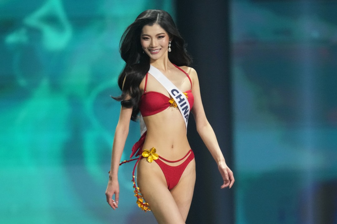 <p>&quot;Мис Мексико&quot; Фатима Бош беше коронясана за новата &quot;Мис Вселена&quot; в Тайланд, с което бе поставен финал на един от най-скандалните сезони в историята на конкурсите за красота.</p>