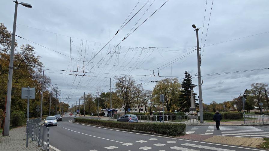 Кола блъсна жена на пешеходна пътека в Сливен, шофьорът избяга