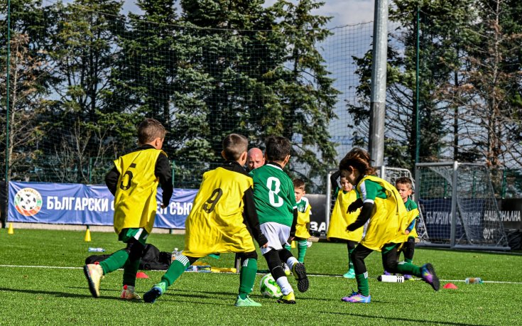 Пилотното издание на фестивала „Футбол 3“ събра десетки деца и семейства
