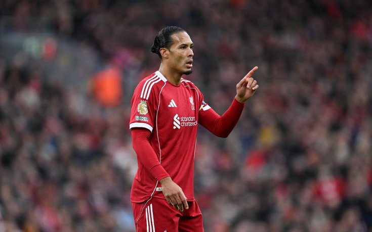 Ван Дайк: Лесно е да се сочи с пръст, но трябва да се справим заедно