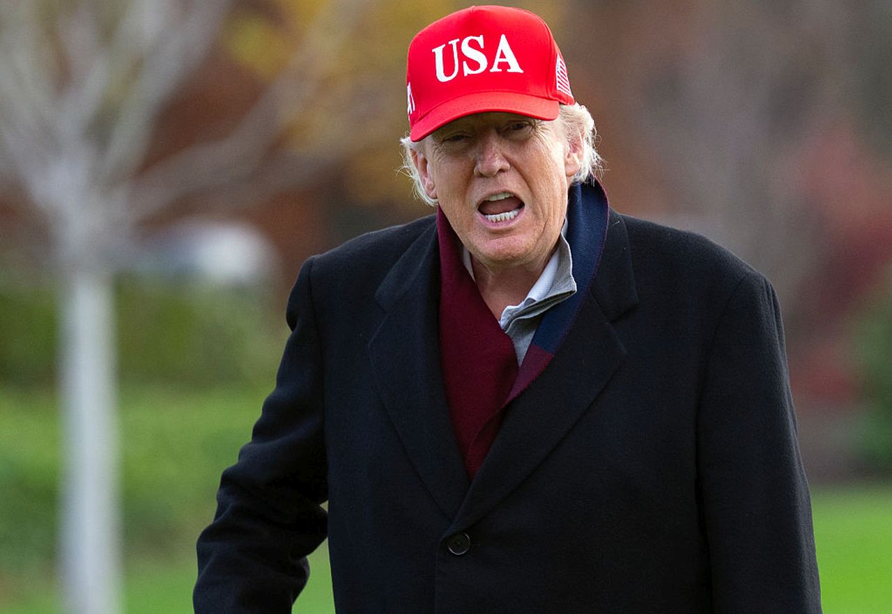 <p>Президентът на САЩ Доналд Тръмп пристигна на южната поляна на Белия дом на 22 ноември 2025 г. във Вашингтон, окръг Колумбия. Тръмп посети Joint Base Andrews в окръг Принс Джордж, Мериленд, за да обиколи голф игрището, разположено в базата</p>