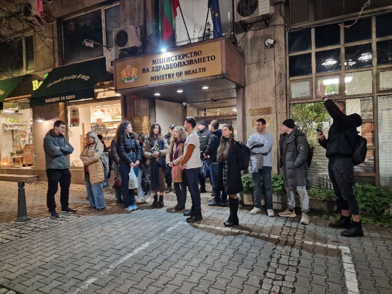 <p>Протестиращи студенти по медицина и лекари специализанти блокираха движението на Орлов мост.</p>