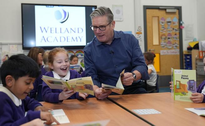 „Не бях аз, госпожице“ – Киър Стармър предизвика манията „6-7“ в училище