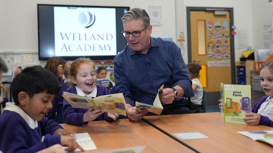 Сър Киър Стармър в училището в Питърбъро