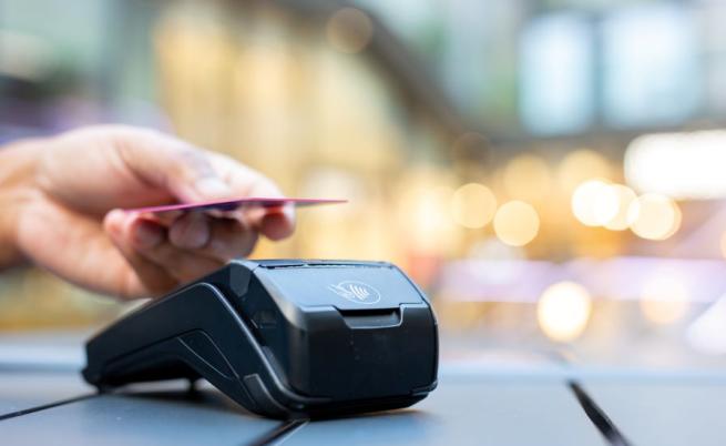 ПОС терминалите и банкоматите спират временно на Нова година, някои заведения затварят