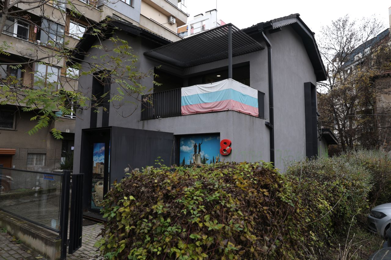 <p>Обиски във &bdquo;Величие&ldquo;: Кадри от акцията срещу имотни измами и пране на пари</p>