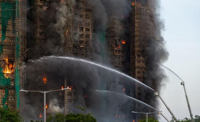 Китай прави мащабна инспекция на високи сгради след пожара в Хонконг