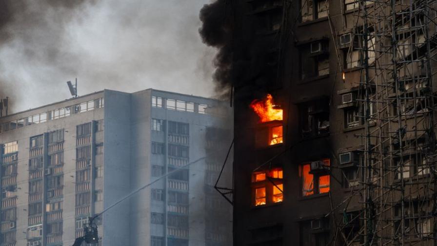 Пожарът в Хонконг: Броят на жертвите продължава да расте