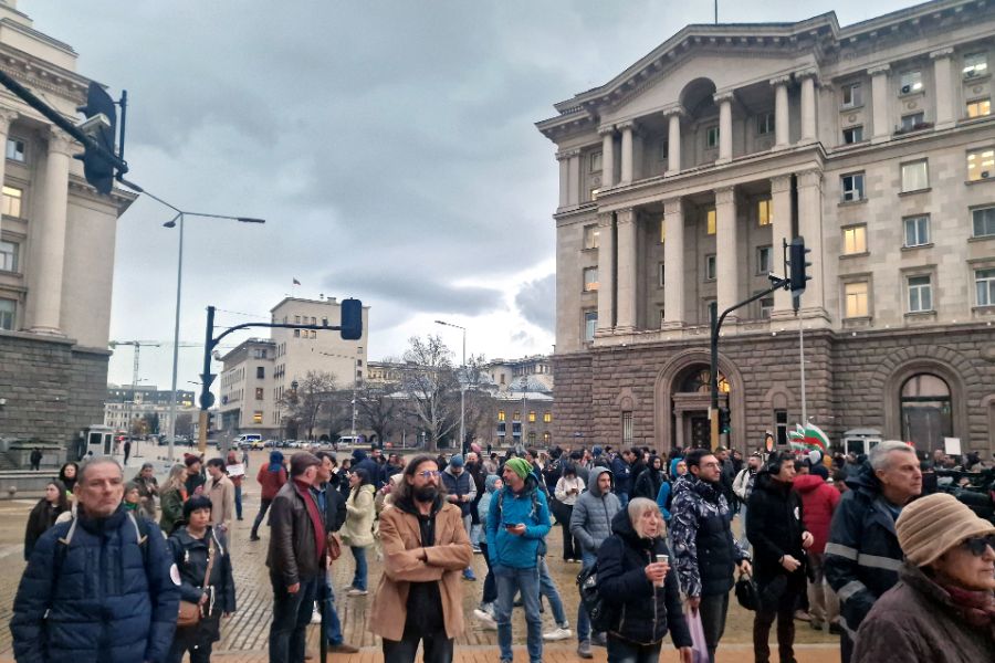 Протест срещу Бюджет 2026 - "Триъгълникът на властта" под обсада.