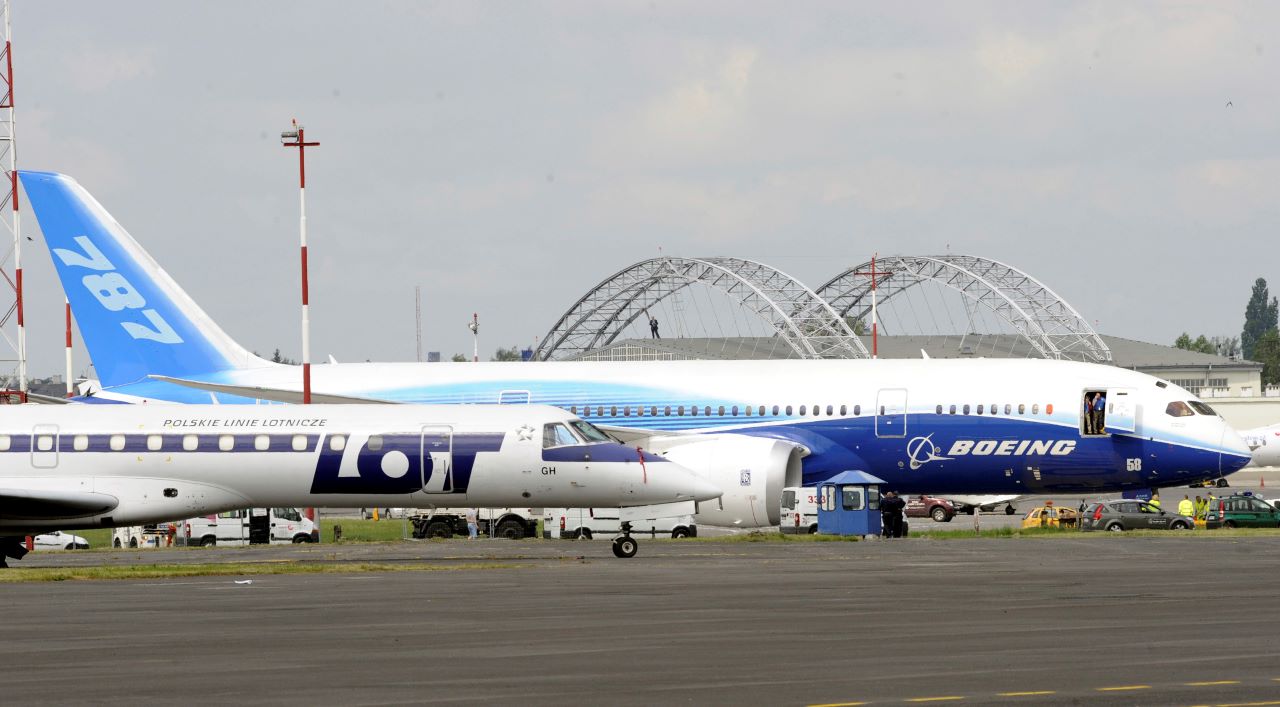 Самолет излезе от писта, парализира летището във Вилнюс