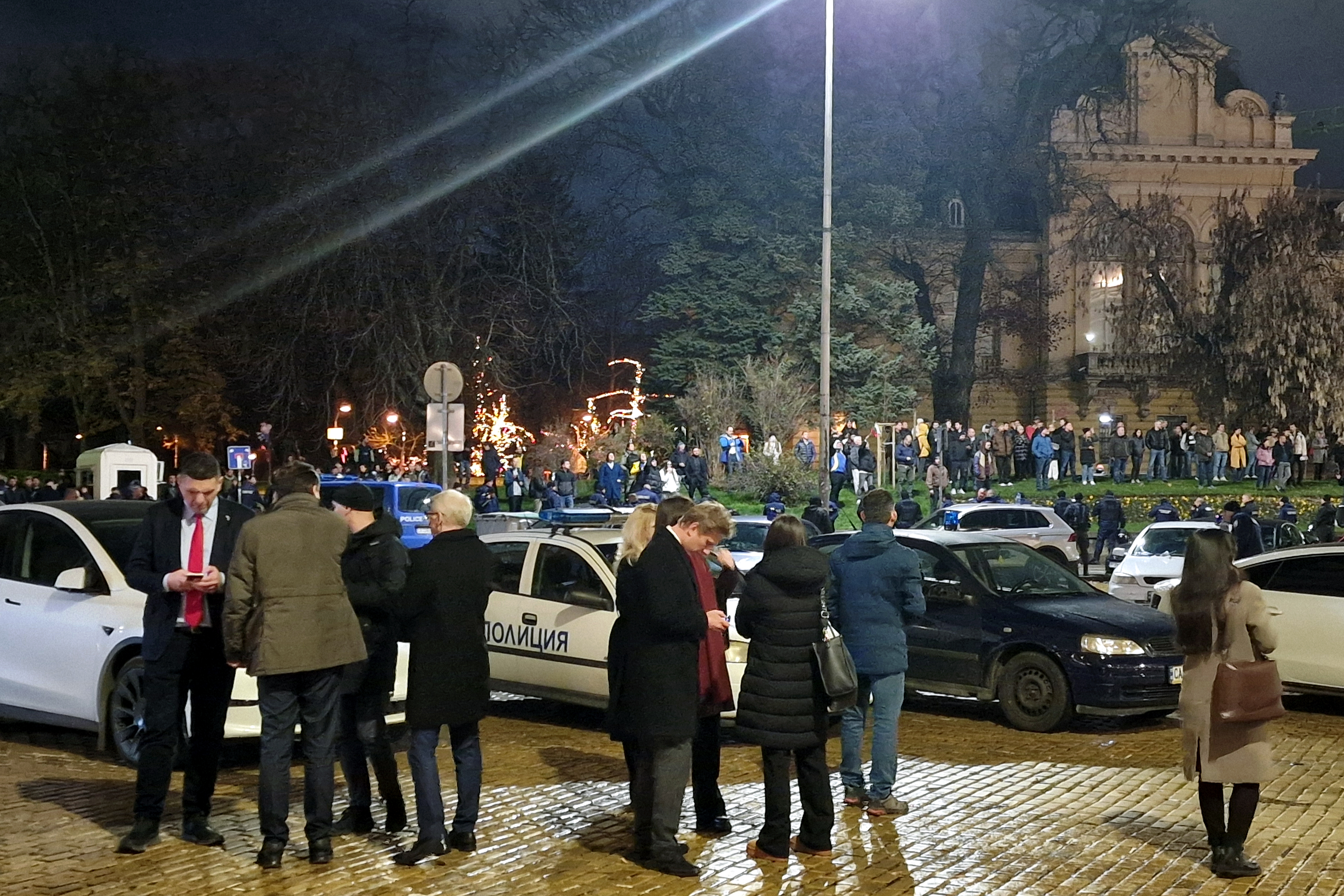 <p>Протест срещу Бюджет 2026 - "Триъгълникът на властта" под обсада.</p>