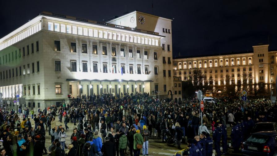 СДВР: Трима са задържани при протеста пред НС в сряда, петима полицаи са пострадали