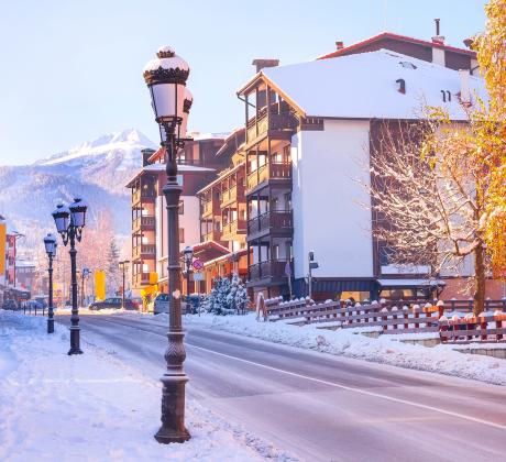 Банско е от онези дестинации които целогодишно привличат по различни