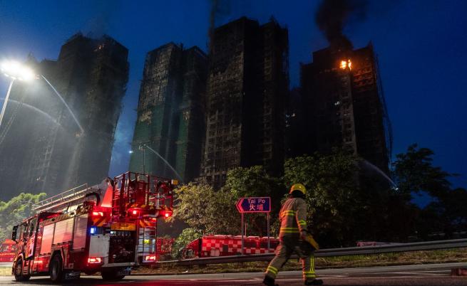 83 жертви от огнения ад в Хонконг, търсят десетки изчезнали