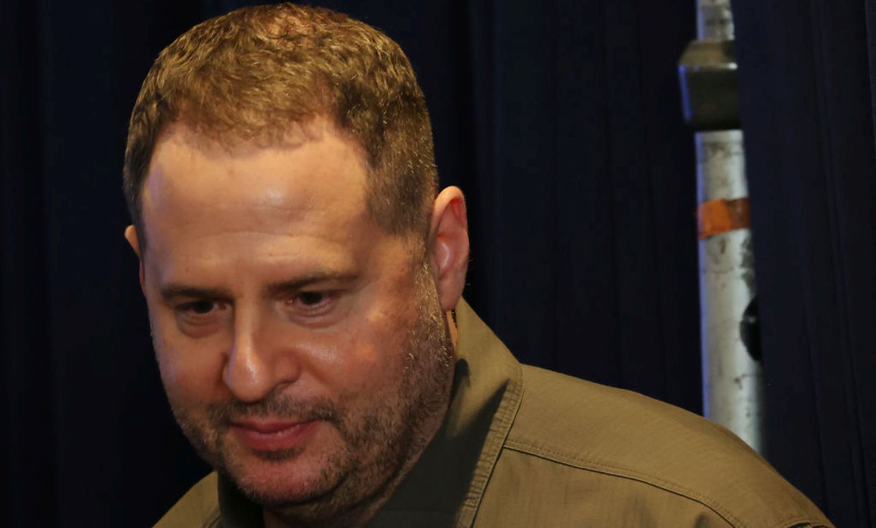 „Трябва да започне с Ермак“: Обискират офиса на шефа на администрацията на Зеленски по дело за мащабна схема в „Енергоатом“