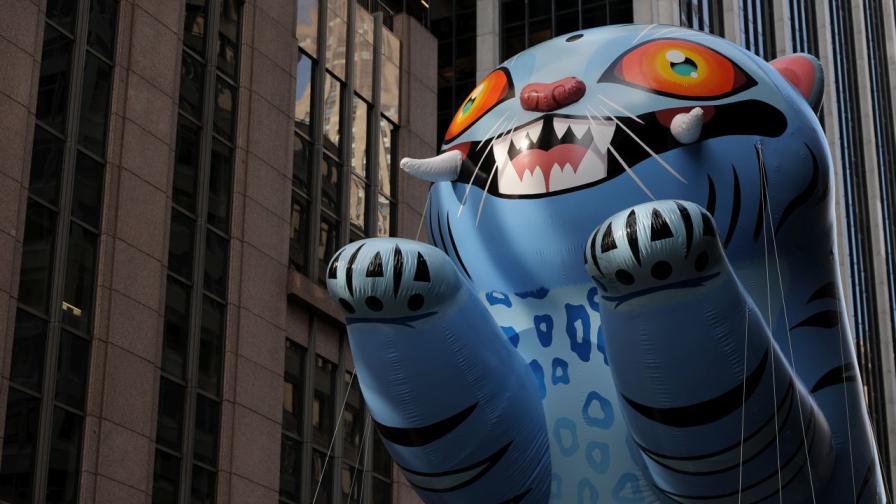 Ню Йорк блокиран от огромни надуваеми кукли:...