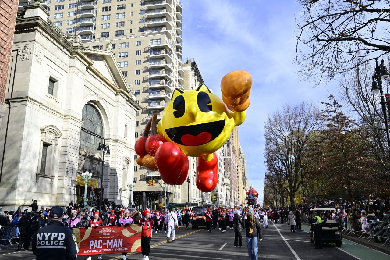 <p>Гигантски Спайдър-мен, Миньони и Спондж Боб превзеха Ню Йорк! Епични кадри от 99-ия парад на Macy&rsquo;s, каквито не сте виждали</p>