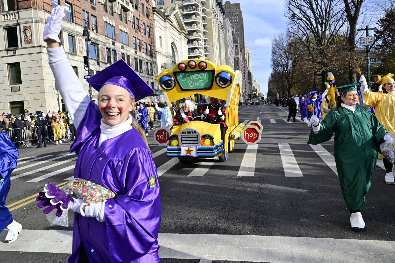 <p>Гигантски Спайдър-мен, Миньони и Спондж Боб превзеха Ню Йорк! Епични кадри от 99-ия парад на Macy&rsquo;s, каквито не сте виждали</p>