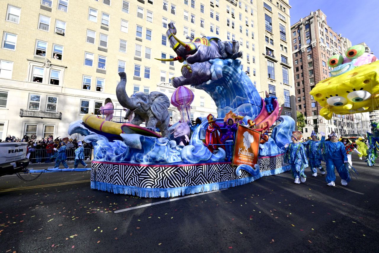 <p>Гигантски Спайдър-мен, Миньони и Спондж Боб превзеха Ню Йорк! Епични кадри от 99-ия парад на Macy&rsquo;s, каквито не сте виждали</p>