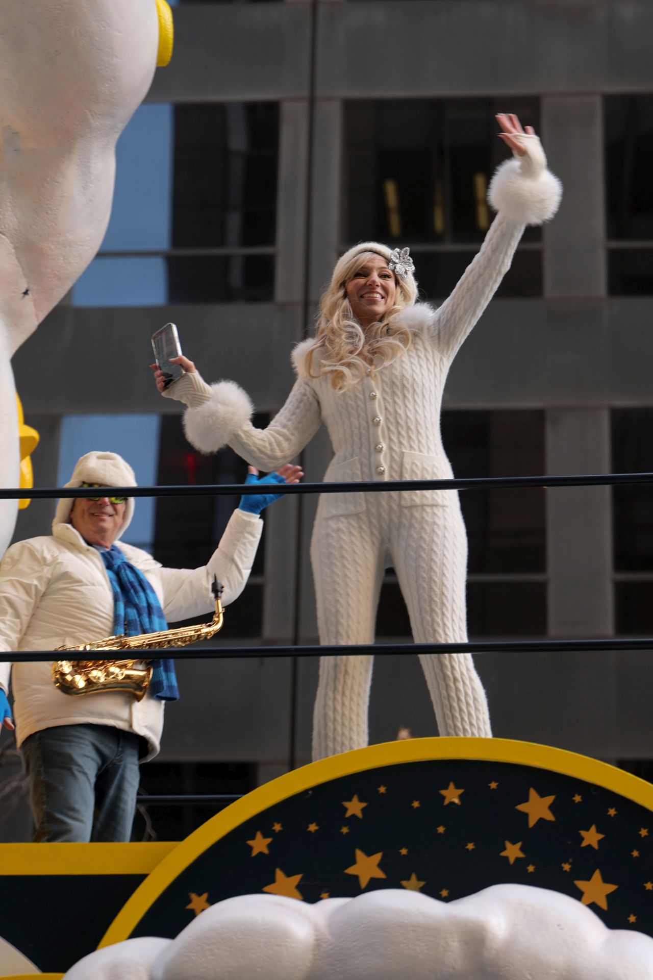 <p>Гигантски Спайдър-мен, Миньони и Спондж Боб превзеха Ню Йорк! Епични кадри от 99-ия парад на Macy&rsquo;s, каквито не сте виждали</p>