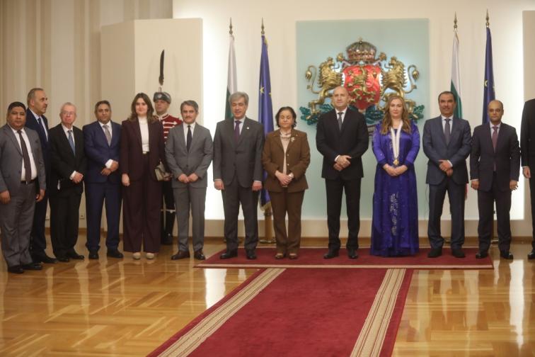 Румен Радев Лина Омар