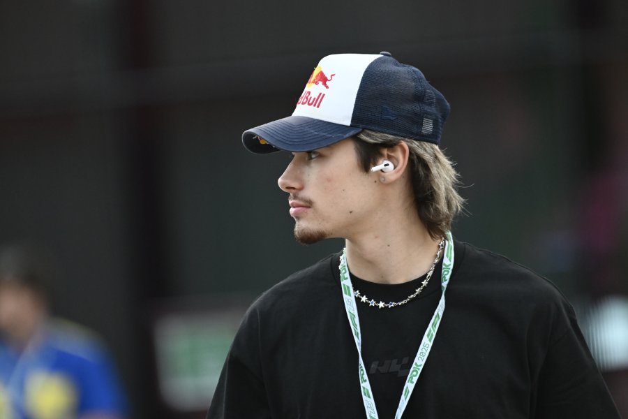 Никола Цолов дебютира във Формула 2 на пистата Лусаил в1