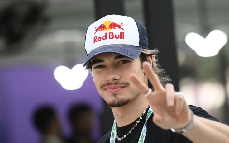 НА ЖИВО: Дългоочакваният дебют на Никола Цолов във Формула 2